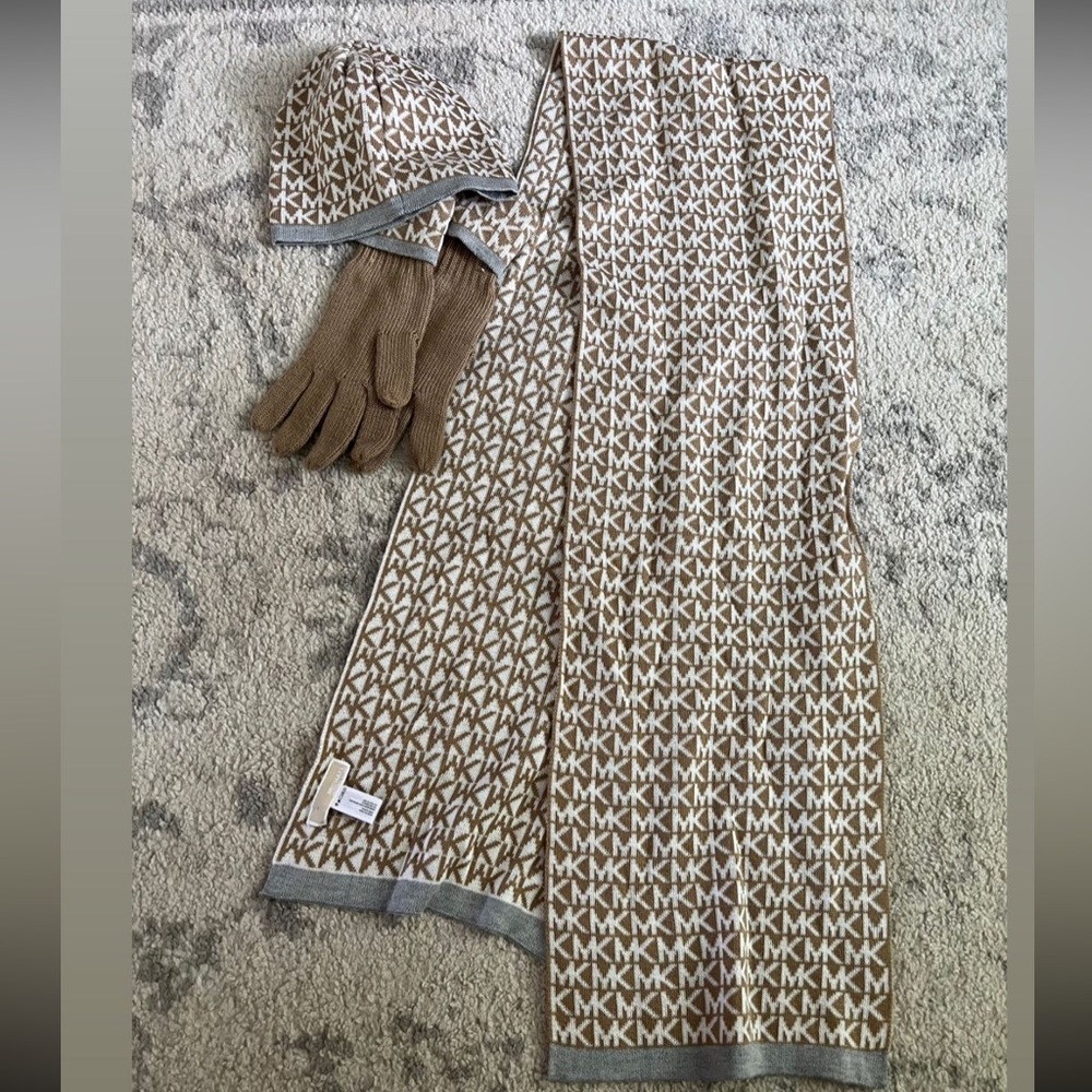MK Set - Scarf, Hat & Gloves